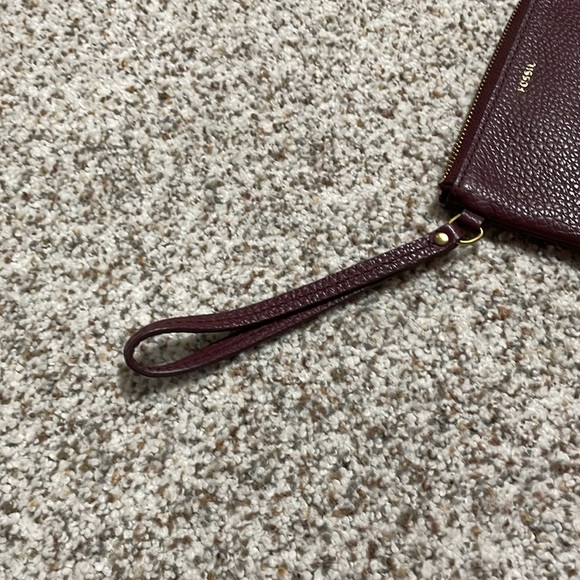 Fossil Leather Burgundy Wristlet - Picture 4 of 5